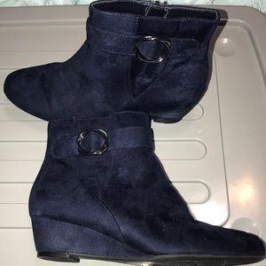 East 5th Avenue Navy Blue Ankle Boot Size 7